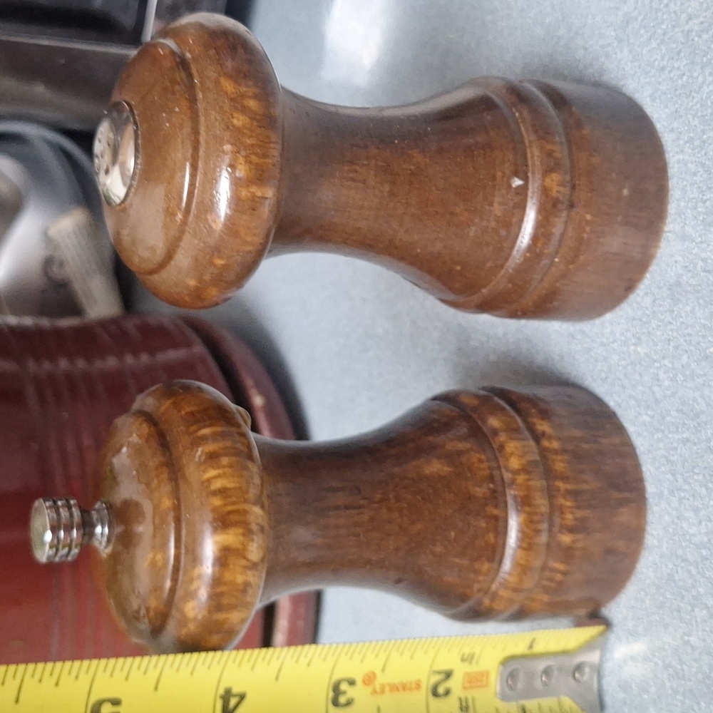 Vintage Olde Thompson Wooden Salt Shaker and Pepper Mill - Picture 6 of 6